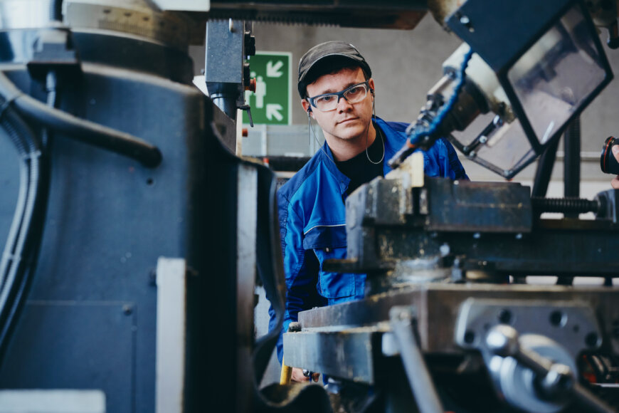 Moll Industries Moll Rail Mitarbeiter in der Werkstatt Foto © Lara Freiburger Moll Industries Moll Rail Mitarbeiter in der Werkstatt Foto © Lara Freiburger